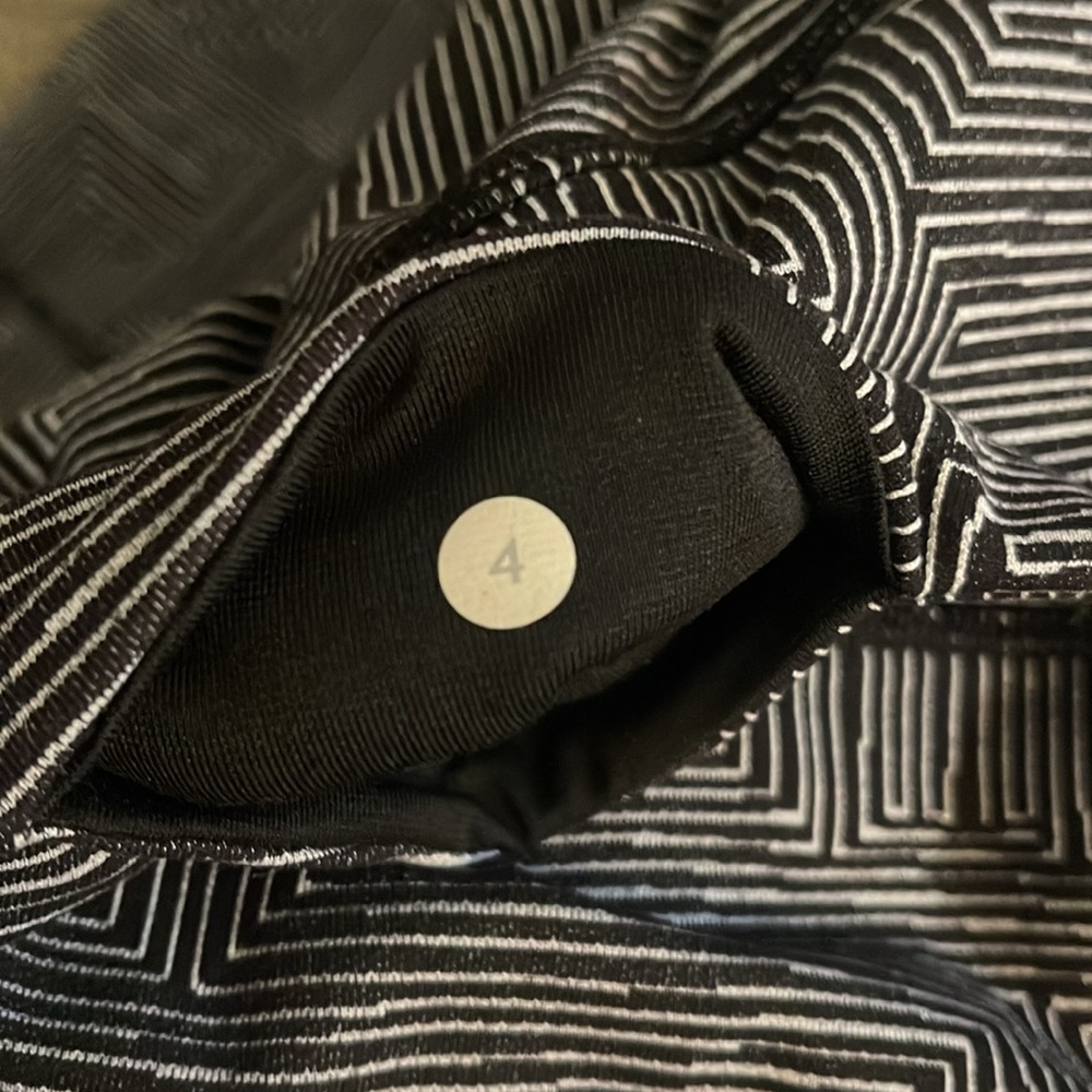 Lululemon. - Picture 2 of 3
